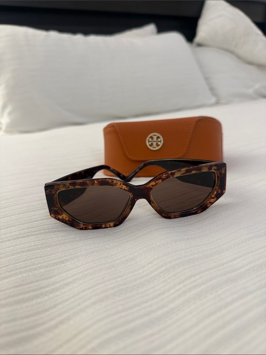 Tory Burch Accessories - Tory Burch Tortoiseshell Angular Cat-Eye Sunglasses